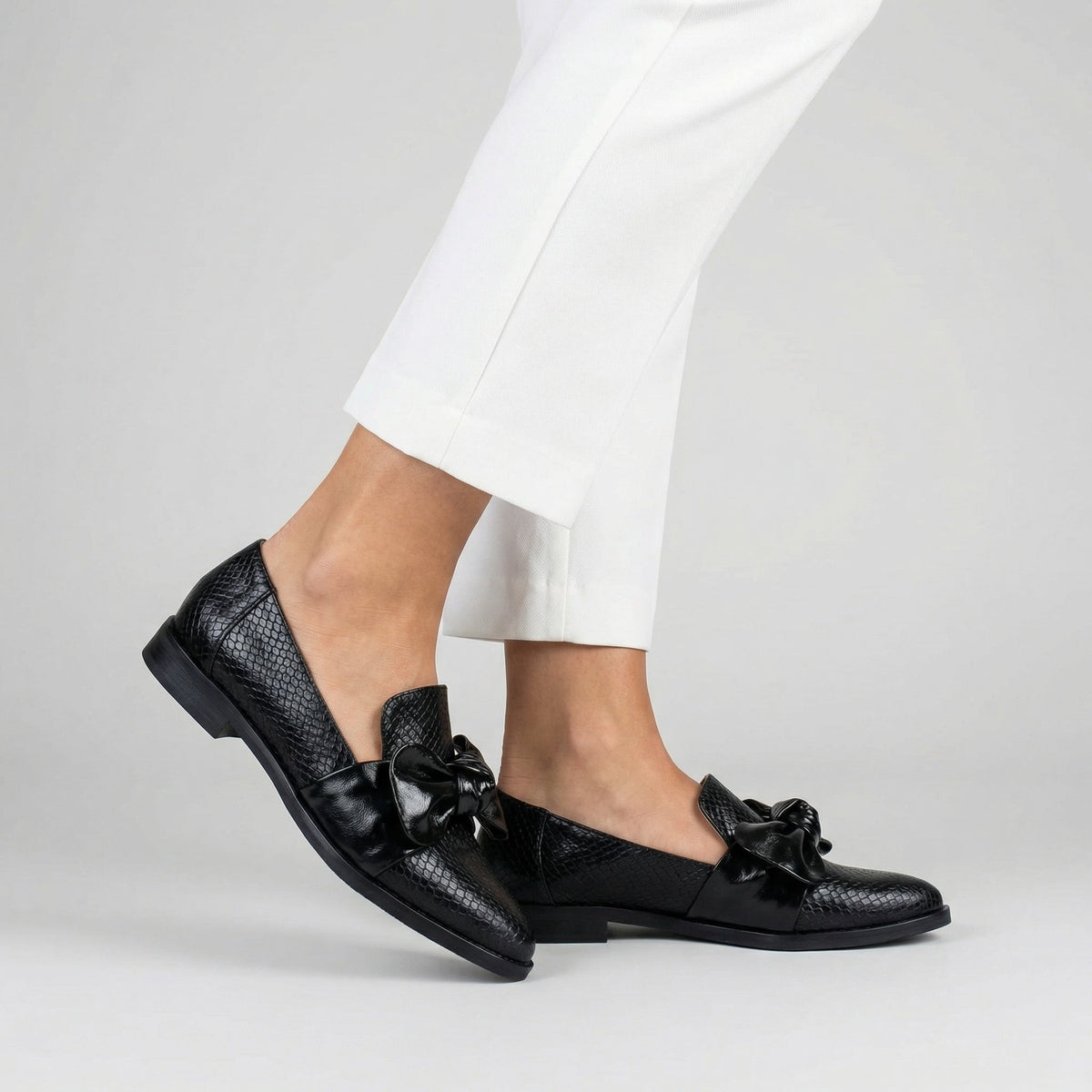 Claudia | Elegant Bow-Embellished Loafers